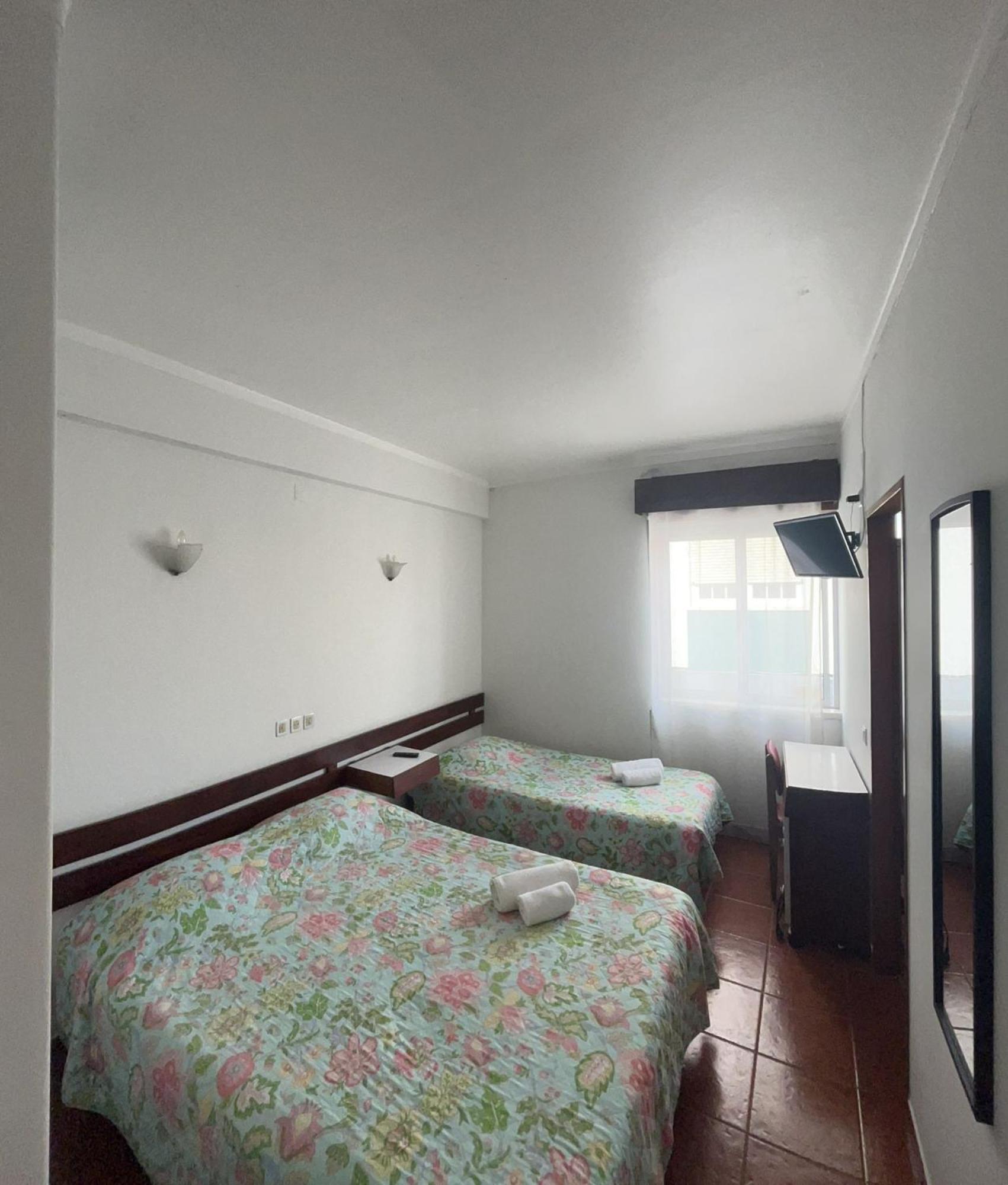 Hotel Residencia Aviz Peniche Habitación foto